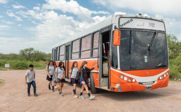El Transporte Vital que Conecta a los Estudiantes Rurales con la Educación