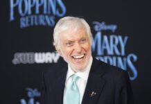 Dick Van Dyke Celebra 100 Años de Vitalidad y Humor