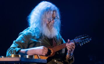 Gustavo Santaolalla Deslumbra en el Teatro Colón con su «Ronroco Tour»