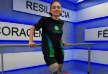Superviviente de un ataque de tiburón inspira con su historia de resiliencia