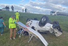 Tragedia en Ruta 2: Dos muertos y dos heridos tras el vuelco de una camioneta
