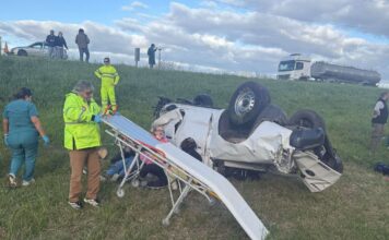 Tragedia en Ruta 2: Dos muertos y dos heridos tras el vuelco de una camioneta