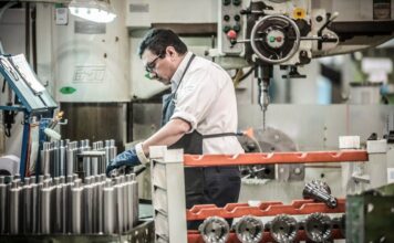 La Industria Nacional Registra Caídas Significativas en Agosto