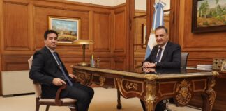 El Gobierno de Milei Busca Reforzar su Estrategia Comunicacional Tras la Salida de Adorni