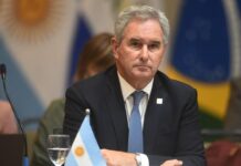 Diputados Exigen Interpelación a Quirno por Visita de Flávio Bolsonaro a la Argentina