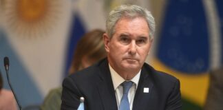 Diputados Exigen Interpelación a Quirno por Visita de Flávio Bolsonaro a la Argentina