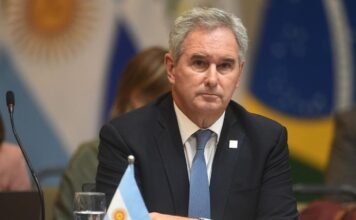Diputados Exigen Interpelación a Quirno por Visita de Flávio Bolsonaro a la Argentina