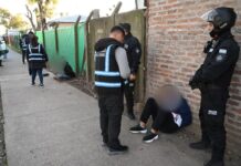 Policía de la Ciudad Recupera Camionetas Robadas y Detiene a Tres Hombres