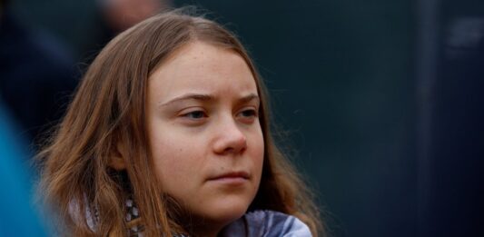 Greta Thunberg se une a las protestas estudiantiles en Francia