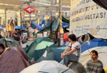 Crisis de Vivienda en Madrid: Turistas y Manifestantes Convergen en la Puerta del Sol