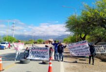 Artesanos de Catamarca Bloquean Ruta en Demandas a Minera Estatal