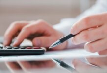 Empresas argentinas anticipan ajustes salariales insuficientes ante la inflación proyectada