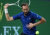 Medvedev Avanza a Cuartos en Shanghái Tras Vencer a Tsitsipas