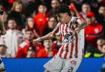 Instituto se acerca al liderazgo tras vencer a Riestra en un emocionante encuentro