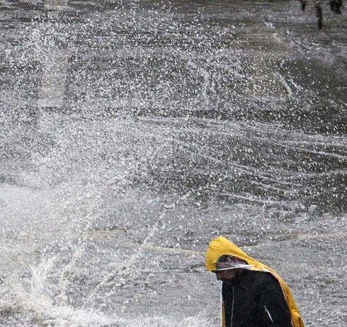 Chile Sufre Impacto de Tornado EF-2: Destrozos y Alerta en Varias Comunas