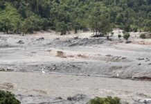 Crecida repentina en Nepal destruye viviendas y deja desaparecidos