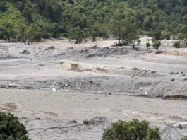 Crecida repentina en Nepal destruye viviendas y deja desaparecidos