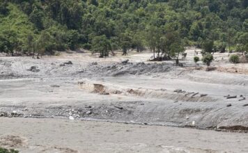 Crecida repentina en Nepal destruye viviendas y deja desaparecidos