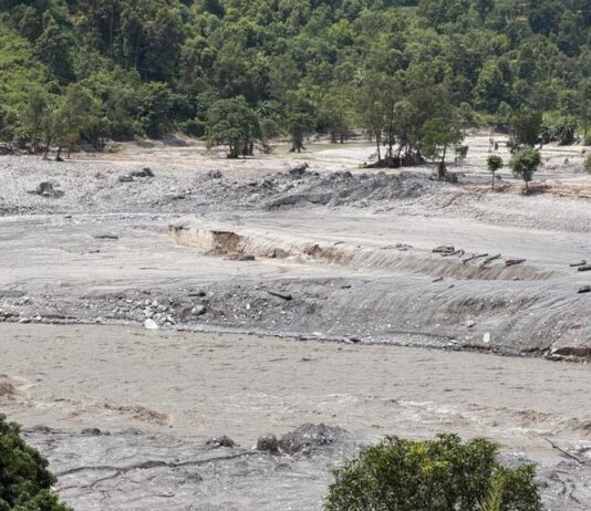 Crecida repentina en Nepal destruye viviendas y deja desaparecidos
