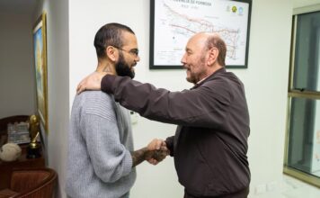 Dani Alves se Encuentra con el Gobernador de Formosa Durante su Gira Religiosa por Argentina