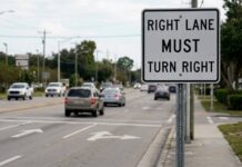 Todo lo que necesitas saber sobre la señal de tránsito «Right Lane Must Turn Right» en Estados Unidos