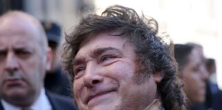 Misterio en Madrid: La Vendaje de Javier Milei y su Impacto en la Prensa