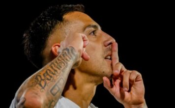 Javier Correa brilla con un póker y acerca a Colo Colo al título en Chile