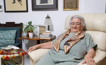 María Luisa López Celebra 100 Años con Sabiduría y un Vino