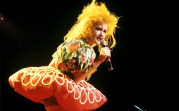 Cyndi Lauper Revive Sus Dificultades Laborales Antes de la Fama: «Me Escondía Debajo del Mostrador»