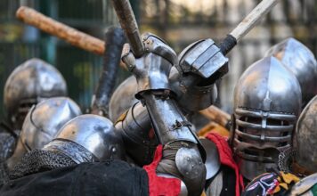 Reviviendo la Historia: Combates Medievales en las Maniobras de Túshino