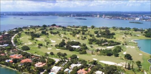 El Exquisito Refugio de Multimillonarios en Florida: ¿Qué Está Ocurriendo en Indian Creek Village?