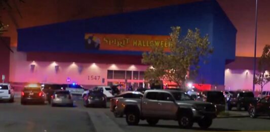 Halloween Sangriento: Tiroteos en Tiendas de Disfraces Dejan Dos Muertos y Ocho Heridos