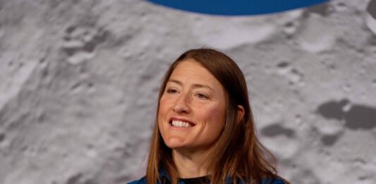 Christina Koch: La Astronauta que Siente Nostalgia de la Luna y Defiende la Tierra