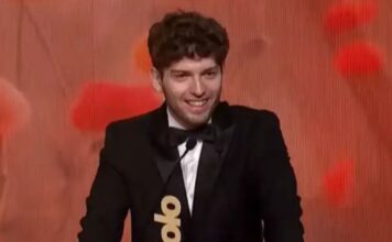 Davo Xeneize se consagra como Ídolo del Año y rinde homenaje a su madre