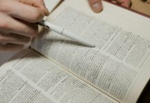 La Intrigante Historia Detrás de los Nombres que Usamos a Diario