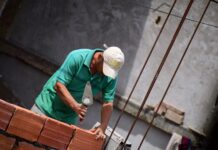 Creciente informalidad laboral: el 70% de los cuentapropistas en el conurbano trabaja sin registro