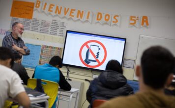 La Nueva Era Educativa: Prohibición de Celulares en Aulas Argentinas