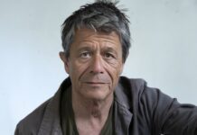 Emmanuel Carrère en Buenos Aires: Encuentros literarios y un curioso abrigo